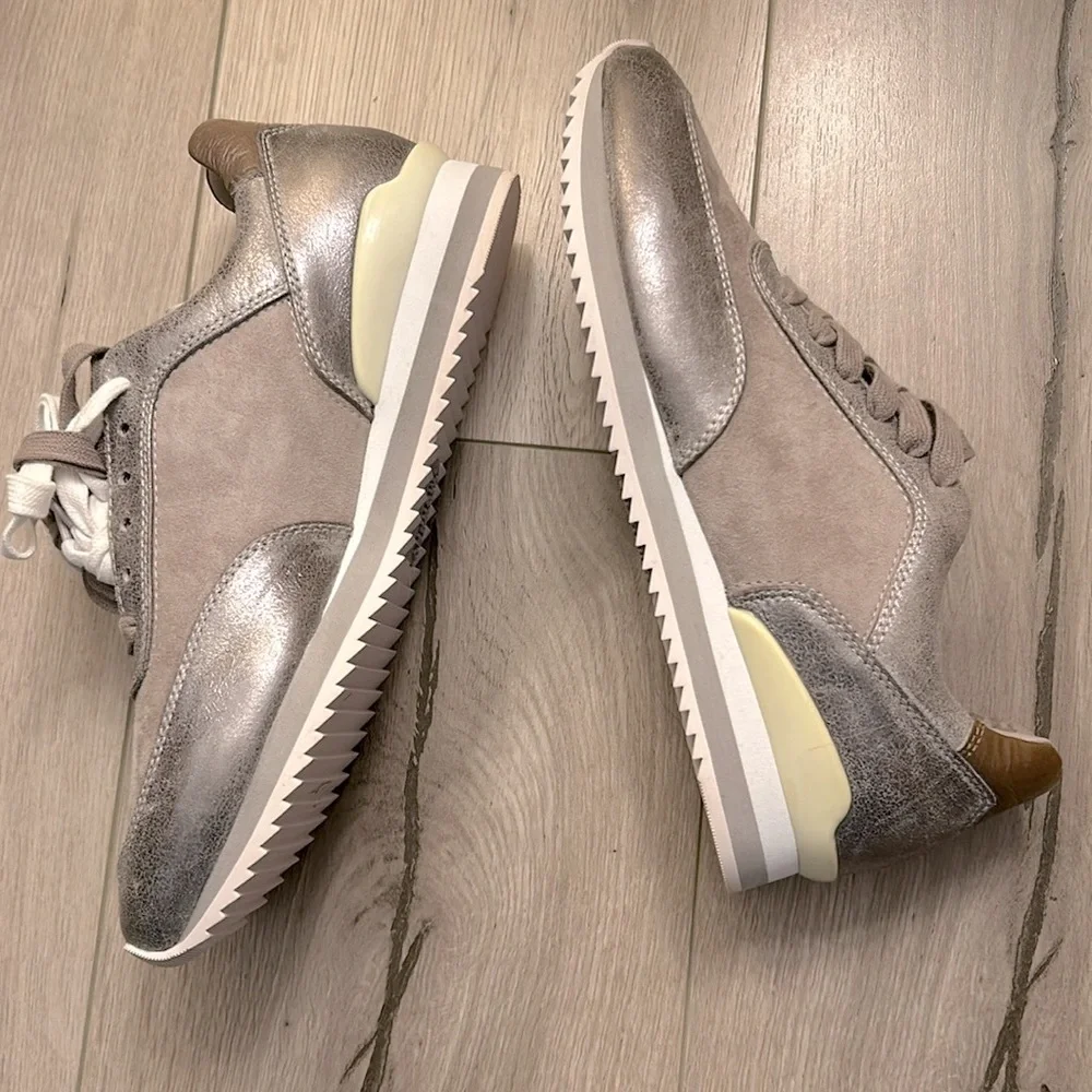 New Johnston & Murphy Gray + White Silver Athletic Lace Up Sneakers - Picture 3 of 17